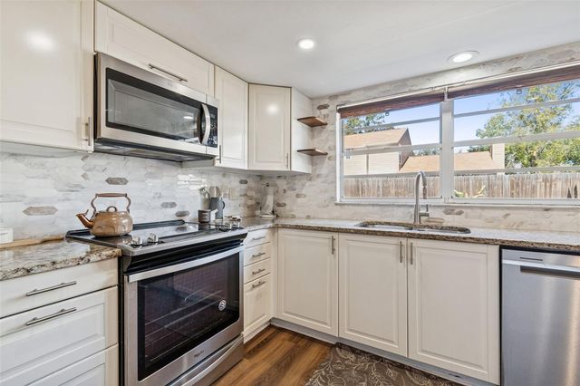 8605 LEIGHTON DRIVE, Tampa, FL 33614