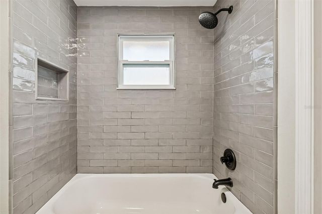 8605 LEIGHTON DRIVE, Tampa, FL 33614