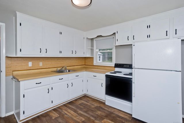 17 Arthur Avenue, Enfield, CT 06082