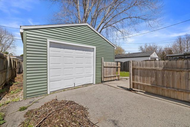 1304 Graceland AVENUE, Mount Pleasant, WI 53403