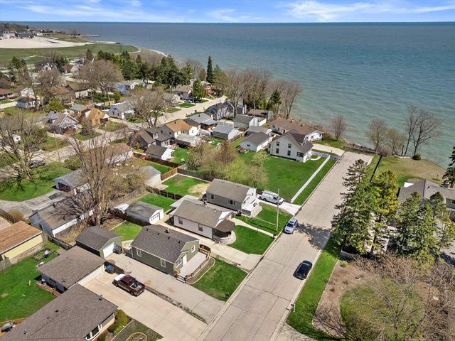 1304 Graceland AVENUE, Mount Pleasant, WI 53403
