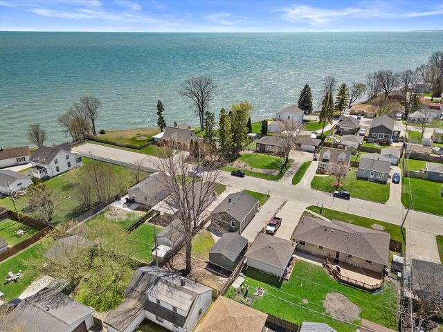 1304 Graceland AVENUE, Mount Pleasant, WI 53403