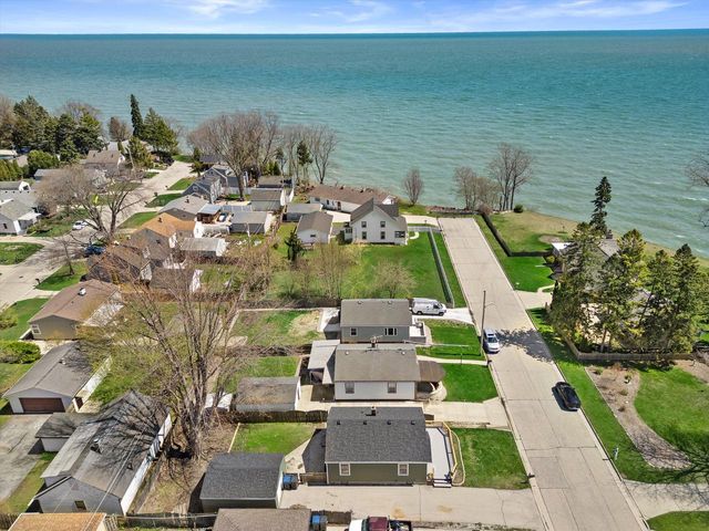1304 Graceland AVENUE, Mount Pleasant, WI 53403