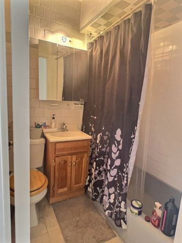 1482 Beacon 33, Boston, MA 02215