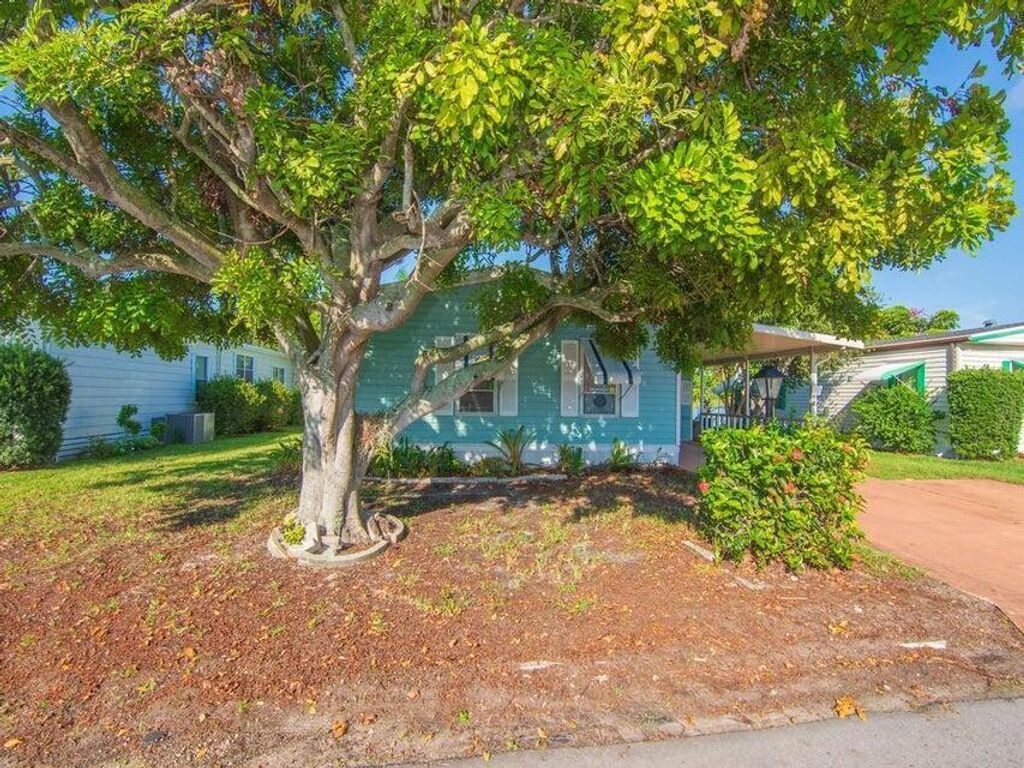 6910 SE Morningside Drive, Stuart, FL 34997