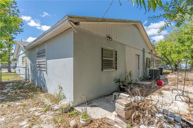 990 Jasmine ST, North Fort Myers, FL 33903