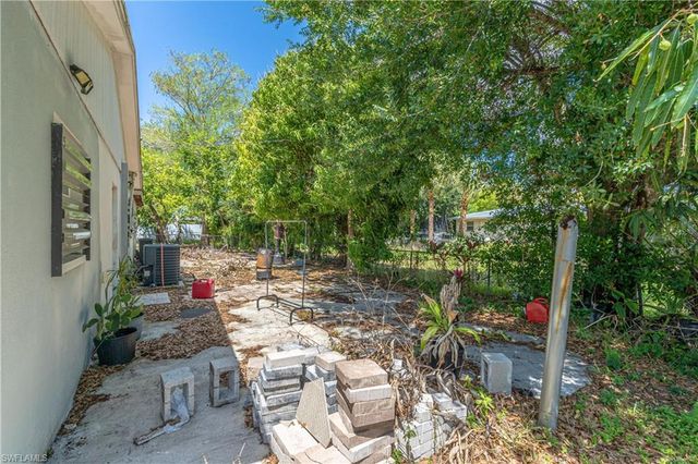 990 Jasmine ST, North Fort Myers, FL 33903