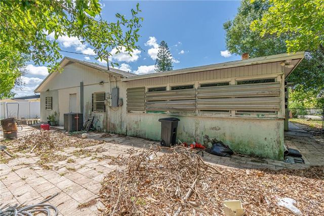 990 Jasmine ST, North Fort Myers, FL 33903