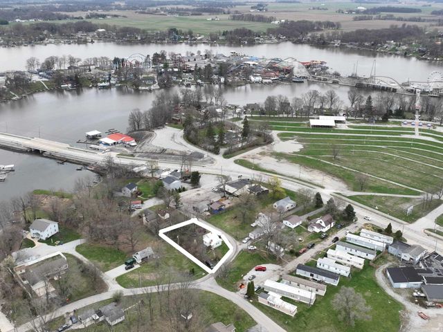 4915 E White Point Drive, Monticello, IN 47960