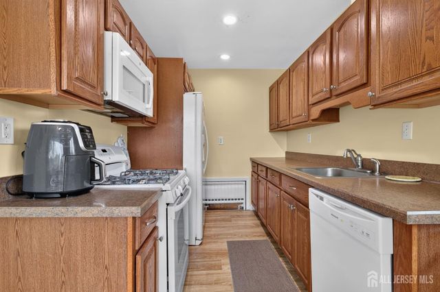 952 Cranbury Cross Road, North Brunswick, NJ 08902