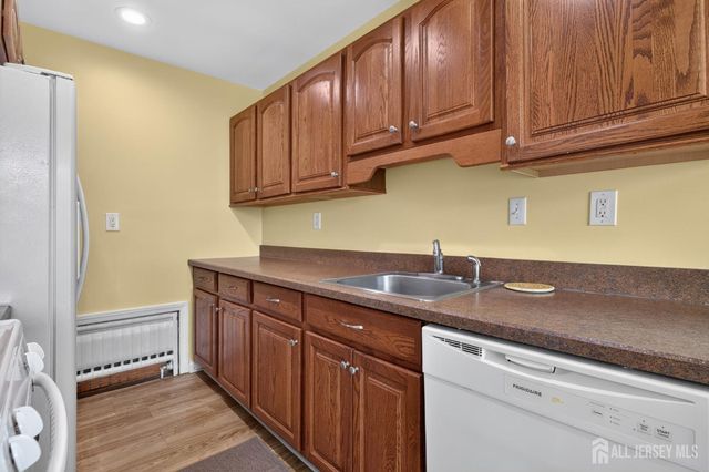 952 Cranbury Cross Road, North Brunswick, NJ 08902