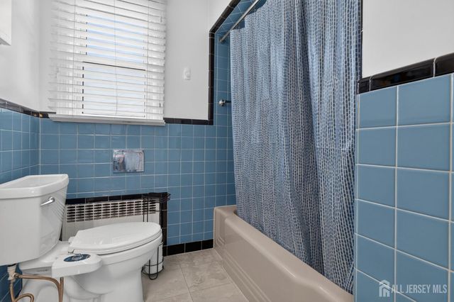 952 Cranbury Cross Road, North Brunswick, NJ 08902