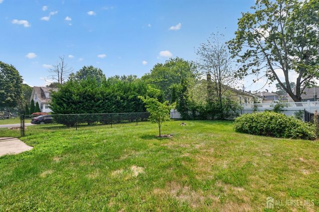 952 Cranbury Cross Road, North Brunswick, NJ 08902