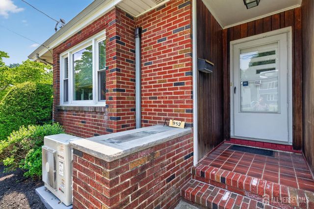 952 Cranbury Cross Road, North Brunswick, NJ 08902
