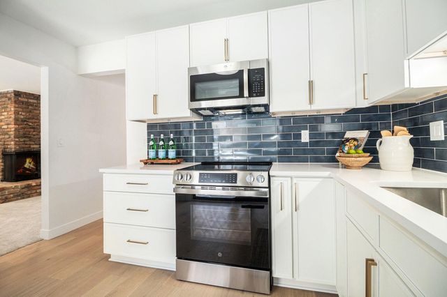 654 Greenhills Drive, Ann Arbor, MI 48105