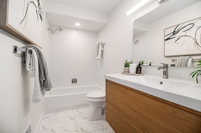 654 Greenhills Drive, Ann Arbor, MI 48105