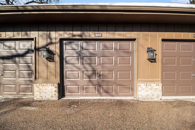 654 Greenhills Drive, Ann Arbor, MI 48105