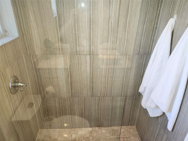 301 Cambridge Road 301, Hollywood, FL 33024