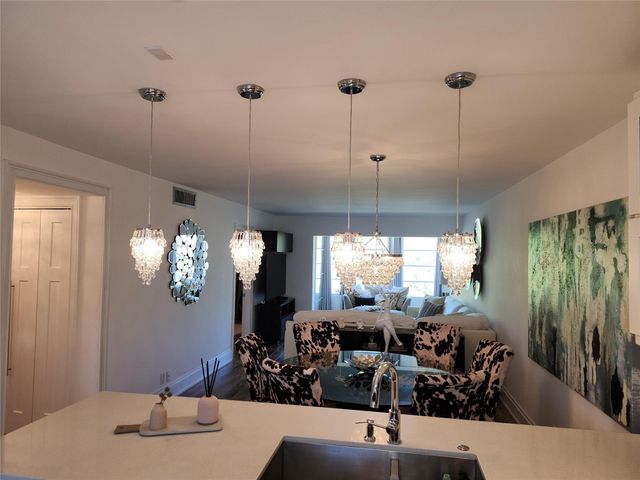 301 Cambridge Road 301, Hollywood, FL 33024