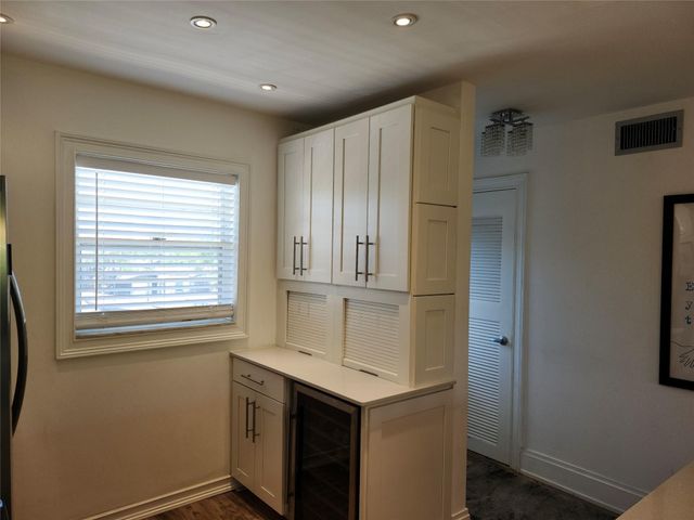 301 Cambridge Road 301, Hollywood, FL 33024