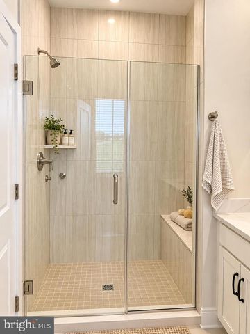 42086 PICASSO SQ, Brambleton, VA 20148