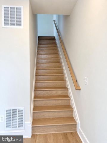 42086 PICASSO SQ, Brambleton, VA 20148