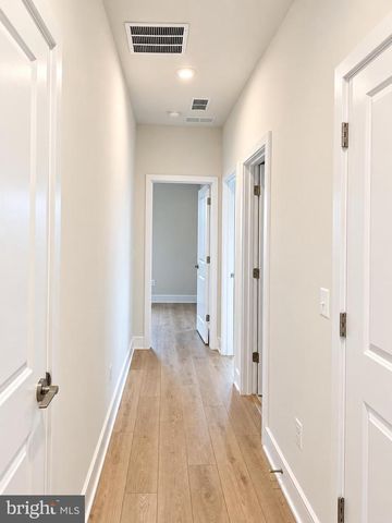 42086 PICASSO SQ, Brambleton, VA 20148