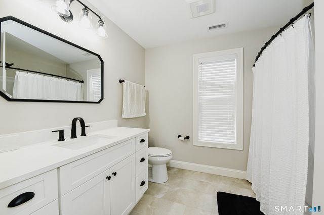 500 River Road 3, Shelton, CT 06484