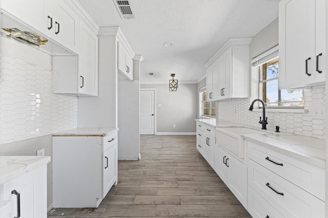 2702 Crowell Lane, Baytown, TX 77521