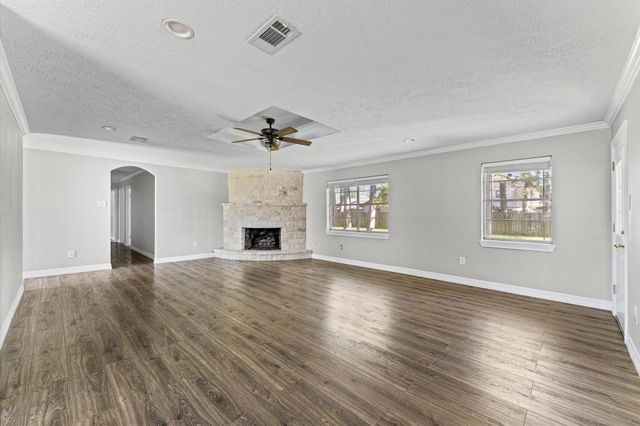 2702 Crowell Lane, Baytown, TX 77521