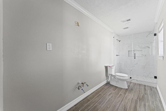 2702 Crowell Lane, Baytown, TX 77521