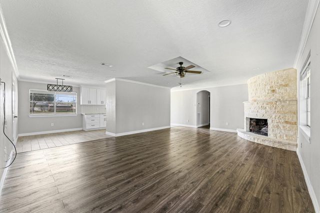 2702 Crowell Lane, Baytown, TX 77521