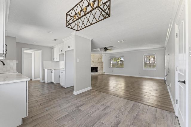 2702 Crowell Lane, Baytown, TX 77521