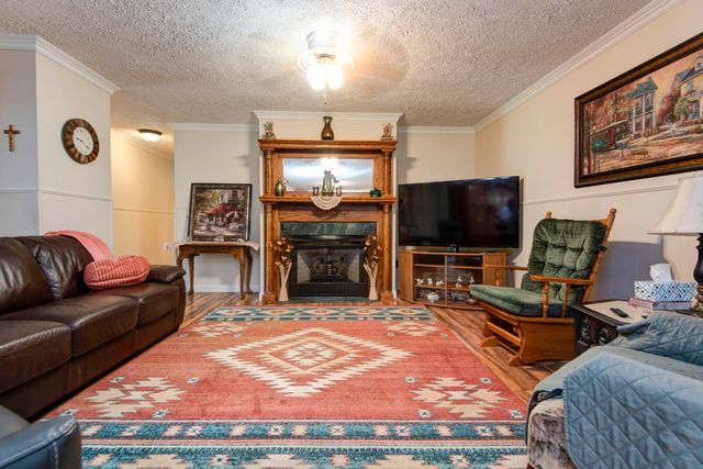 2369 N Farm Road 101, Springfield, MO 65802