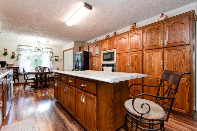 2369 N Farm Road 101, Springfield, MO 65802
