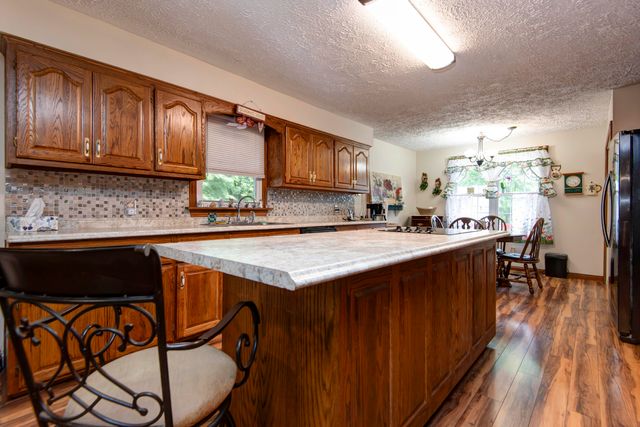 2369 N Farm Road 101, Springfield, MO 65802