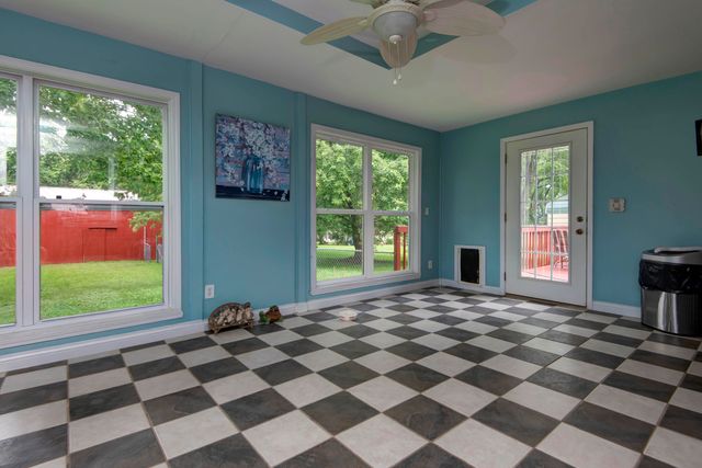 2369 N Farm Road 101, Springfield, MO 65802