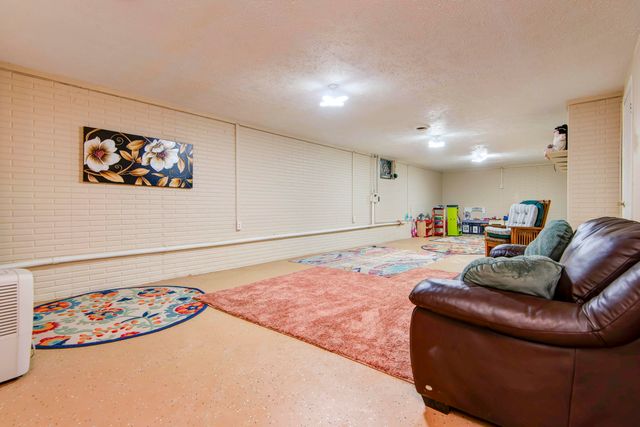 2369 N Farm Road 101, Springfield, MO 65802