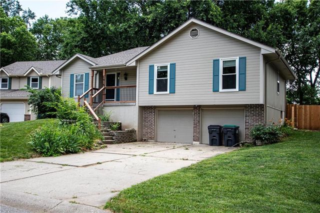 1016 SW Eastman Street, Blue Springs, MO 64015