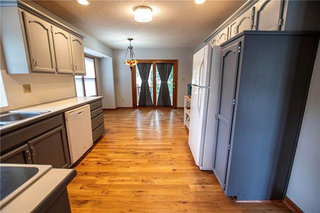 1016 SW Eastman Street, Blue Springs, MO 64015