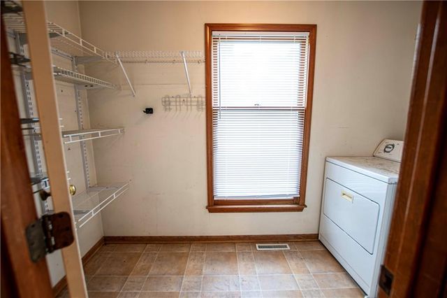1016 SW Eastman Street, Blue Springs, MO 64015