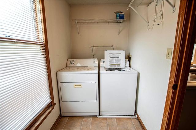 1016 SW Eastman Street, Blue Springs, MO 64015