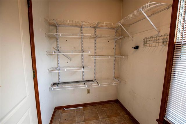 1016 SW Eastman Street, Blue Springs, MO 64015