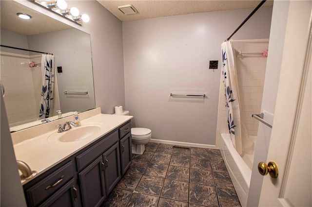 1016 SW Eastman Street, Blue Springs, MO 64015