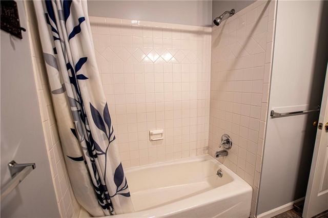 1016 SW Eastman Street, Blue Springs, MO 64015