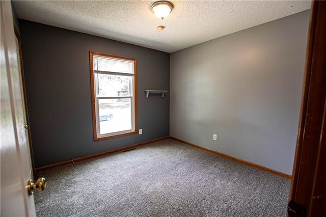1016 SW Eastman Street, Blue Springs, MO 64015