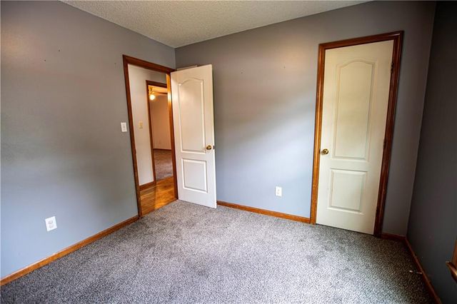 1016 SW Eastman Street, Blue Springs, MO 64015