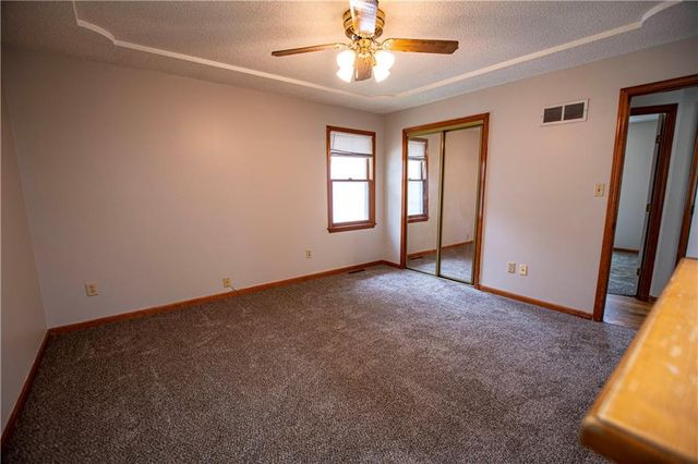 1016 SW Eastman Street, Blue Springs, MO 64015