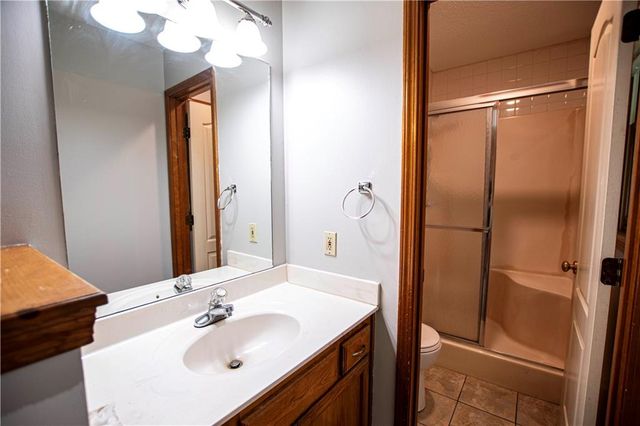 1016 SW Eastman Street, Blue Springs, MO 64015