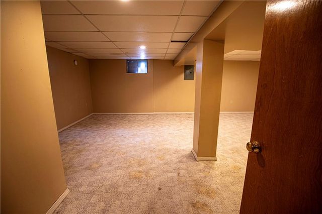 1016 SW Eastman Street, Blue Springs, MO 64015
